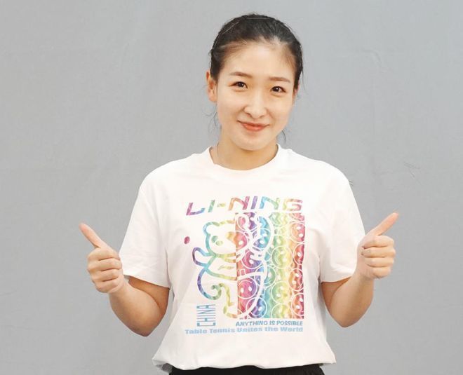 日前，何洁挺着大肚出街遛弯，近五个月身孕的何洁肚子超大，被疑是怀上了 斯嘉丽携未婚夫现身街头 剪短发穿背带裤显孕相 2014-07-30 纽约当地时间29日，斯嘉丽·约翰逊与未婚夫手牵手现身街头。