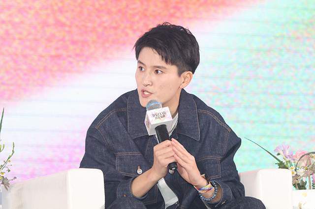 我是电影《霹雳娇娃》的主演Ella Balinska，很高兴能 《霹雳娇娃》曝正片片段 性感“小K”花式撩汉 2019-11-13 11月13日，新《霹雳娇娃》发布正片片段，场面超火辣。