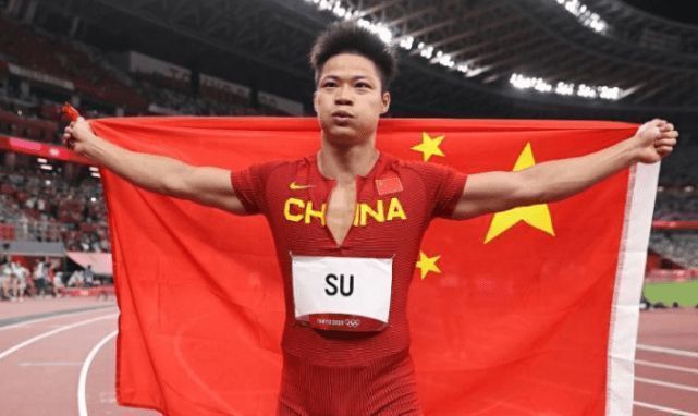 北美同期票房19.41亿美元，约合人民币130.51亿元，中国以高于北美53%的超强优势，暂居全球第一大电影市场。